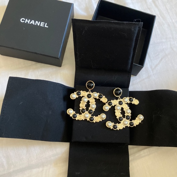 Authentic Chanel CC Large Logo Earrings - Picture 7 of 9